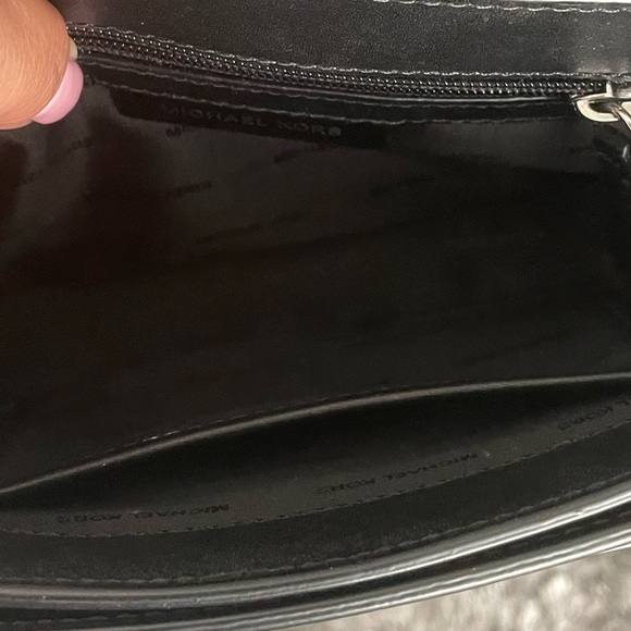 ‼️ Make an Offer
Michal Kors Crossbody & Zip Wallet - Picture 12 of 17